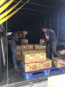 Sắp xếp hàng hóa lên xe
